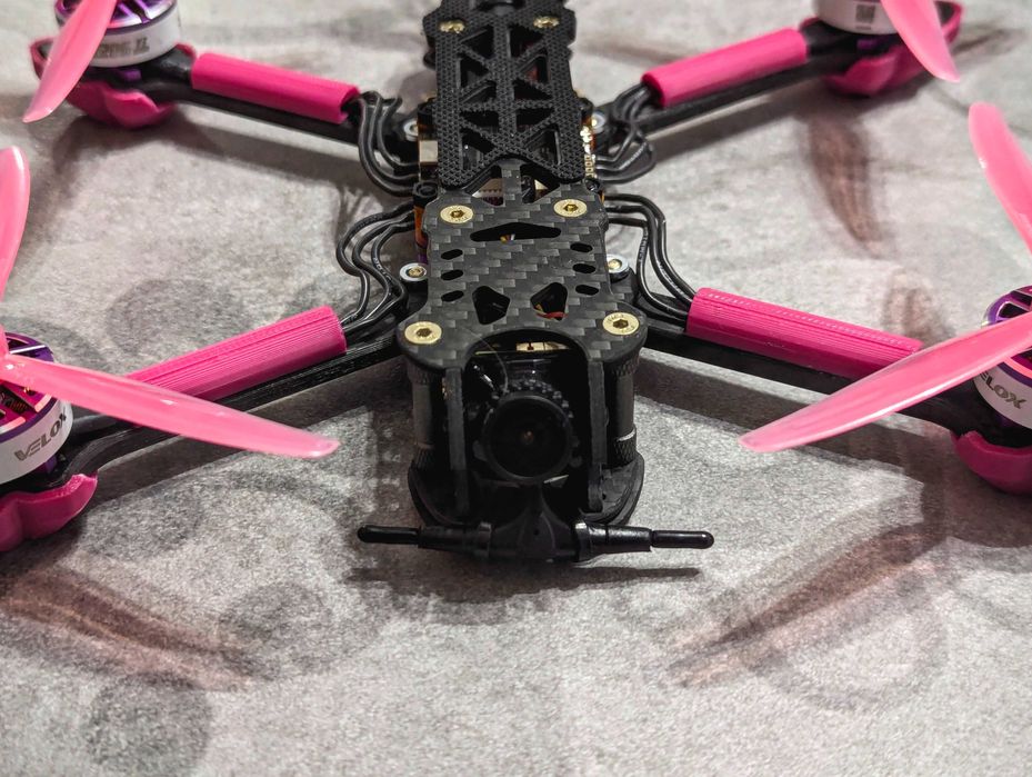 FPV Dron 5" Freestyle/Cinematic 6S analog elrs 1.6W VTX