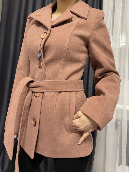 пальто кашемір є розмір 42,44,46,48 таке є ще довше