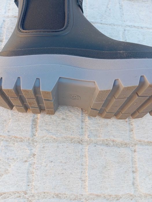 Botas tipo galocha pretas com elástico