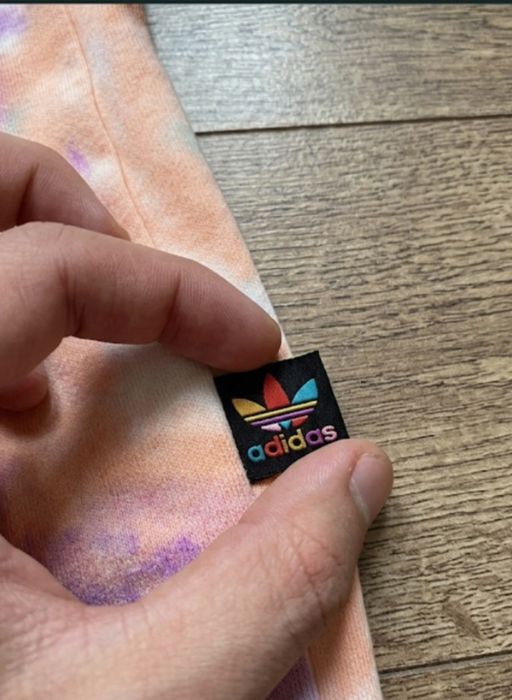 Незвичайна гарна кофта adidas