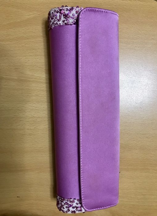 Clutch rosa com missangas