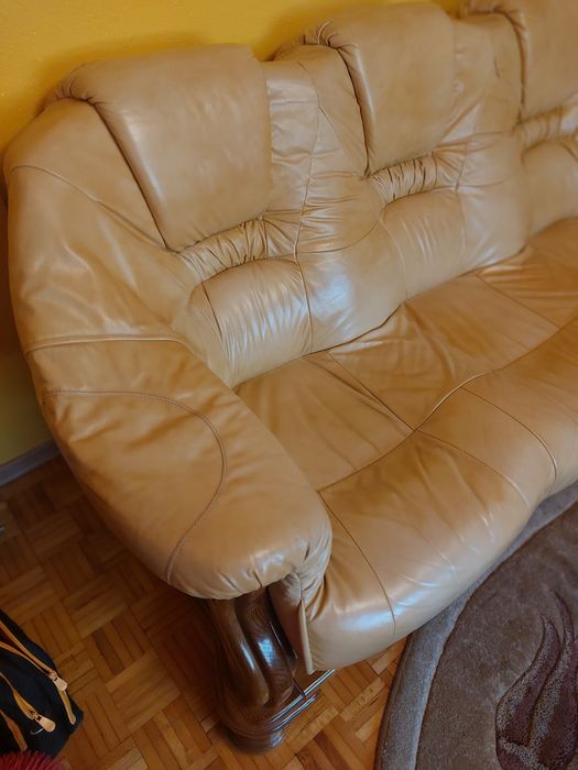 Wypoczynek skóra drewno kanapa kremowa
