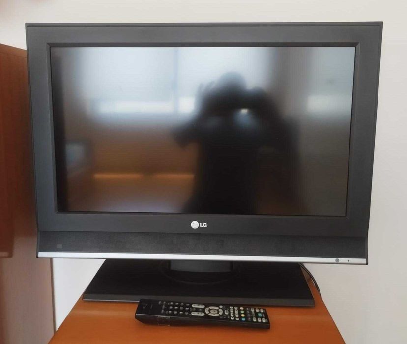 TV LG 26LC41 - 26 polegadas (Com 2x HDMI)