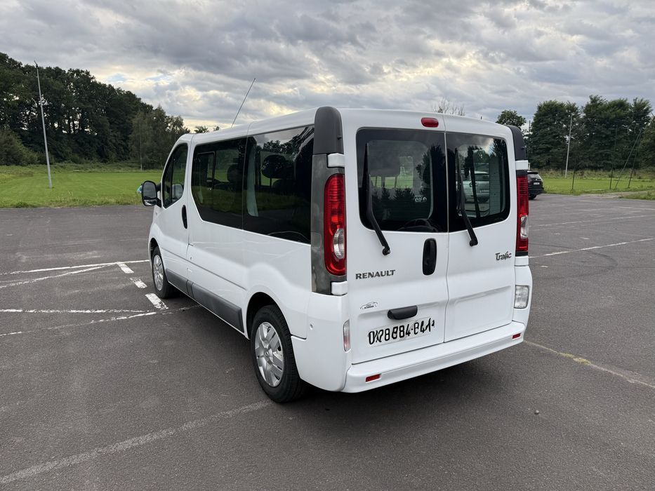 Renault trafic jak vivaro 9 osobowy ładny stan