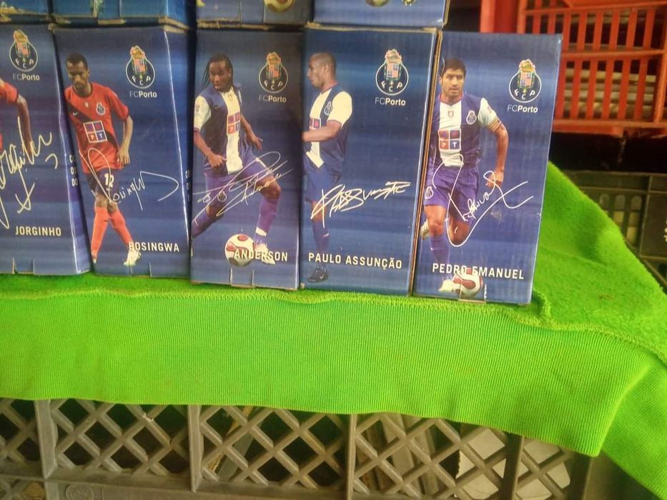 Copos com os nomes dos jogadores