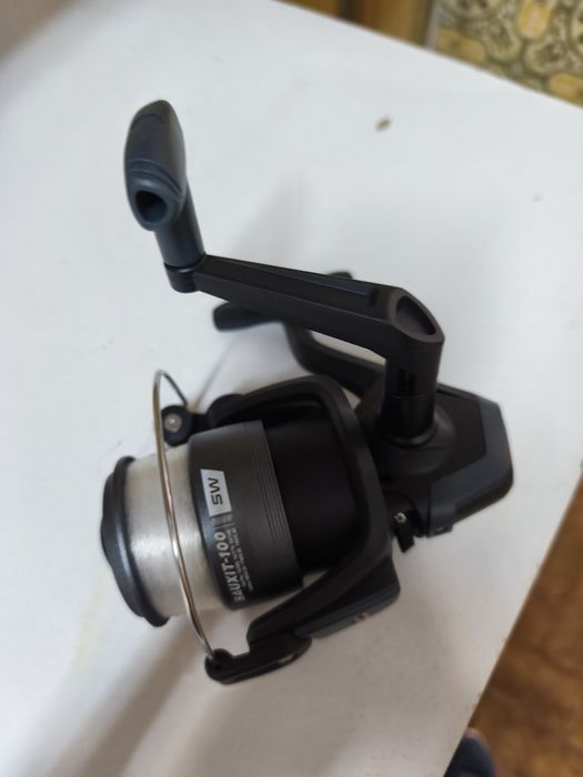 Varios carretos para pesca