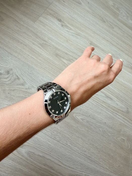 Жіночий наручний годинник Guess