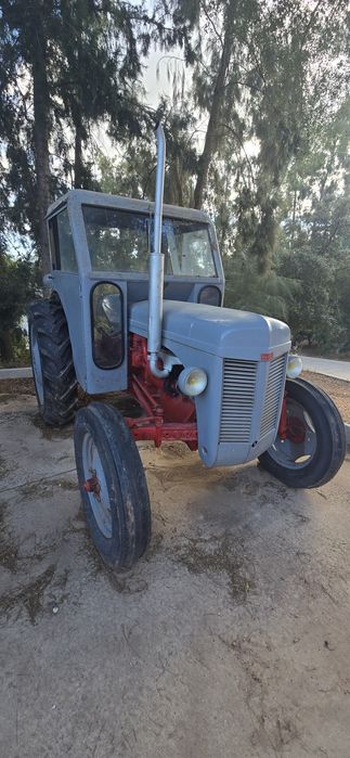 Trator classico Ferguson 35