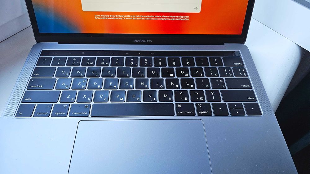 Продам Macbook Pro 13,3 (A2159 8gb/256G Space Gray) - відмінний стан