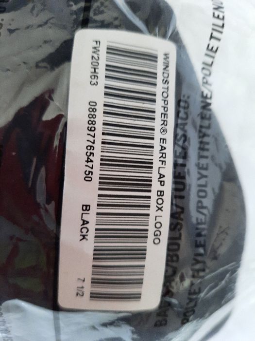 New Era x Supreme WINDSTOPPER Box Logo