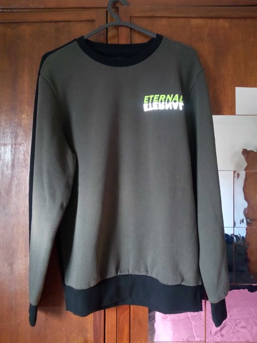 Sweatshirt jovem.