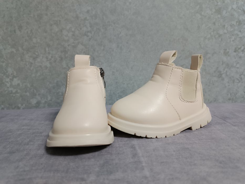 Модні черевички для дівчинки