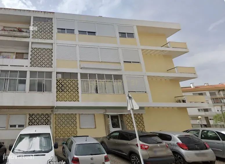 Apartamento T1  - com inquilino - Sacavém
