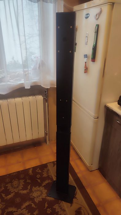 Uniwersalny słupek montażowy