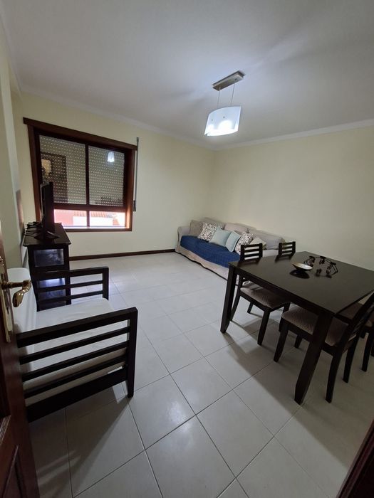 Aluga-se apartamento T2 nas Abadias
