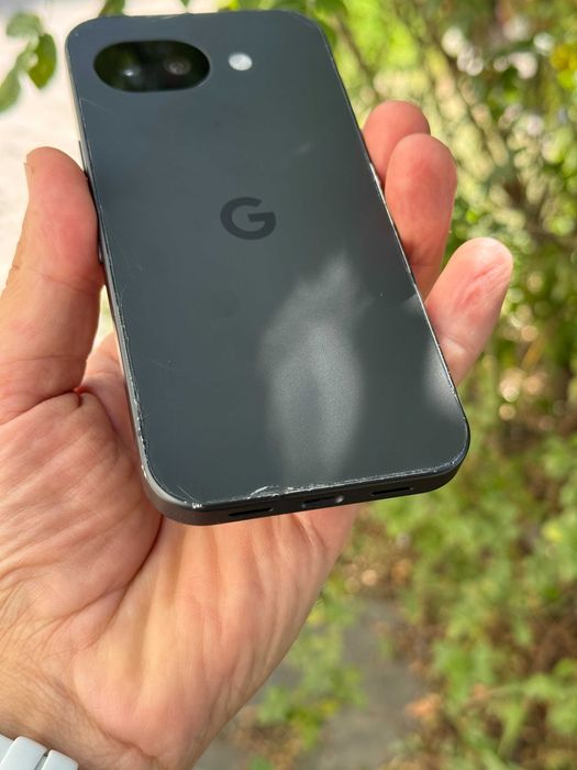 Мобільний телефон Google Pixel 10a 8/128GB Obsidian Neverlock Європа Фізична сім 17 циклів