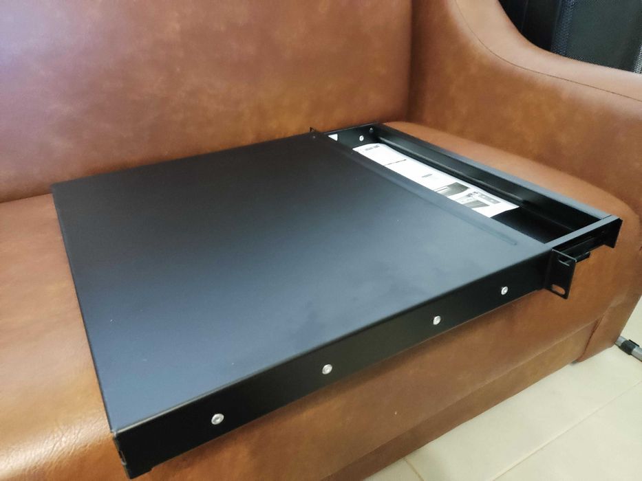 Gavetas rack 1U e 2U, painel 1U e parafusos