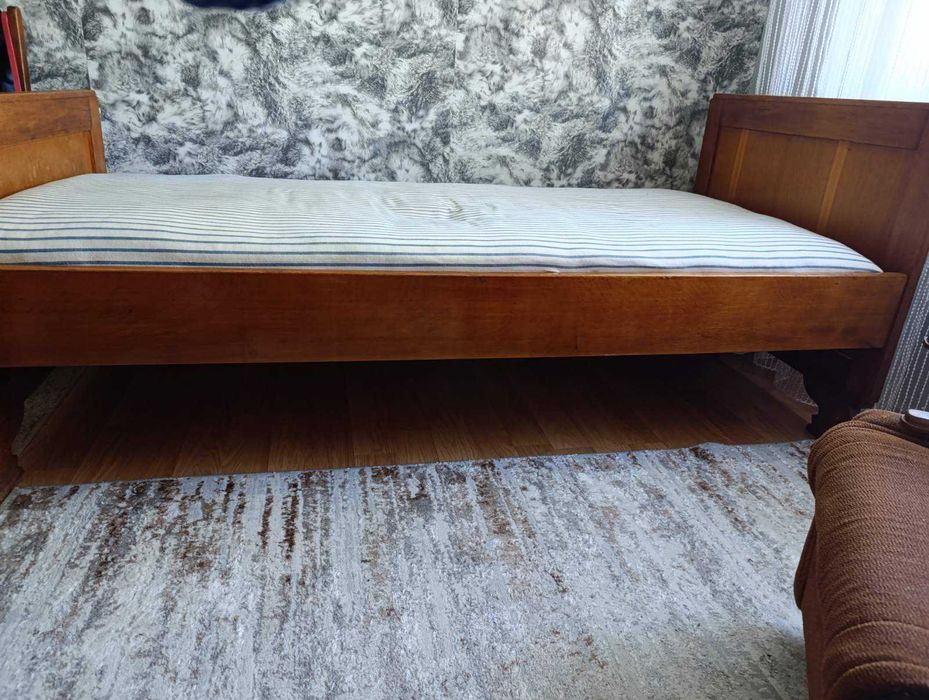 Ліжко з натурального дерева