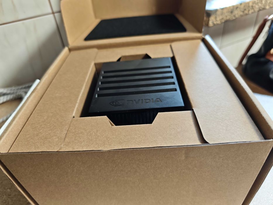 Komputer AI dla programistów video NVIDIA Jetson AGX Xavier (32 GB).