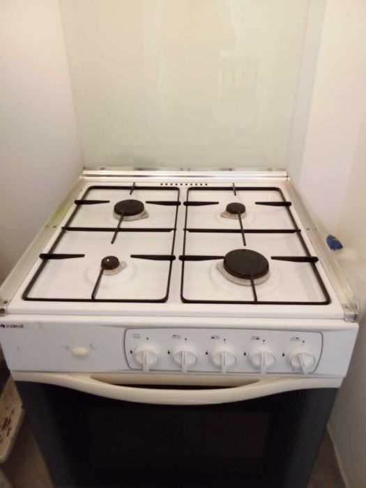 Fogão INDESIT a gás (garrafa)