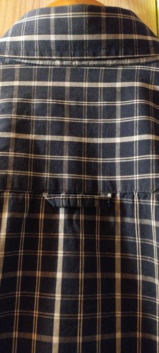 Koszula męska w kratkę.