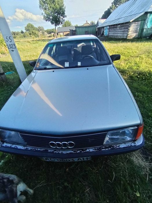 Автомобіль Audi 100
