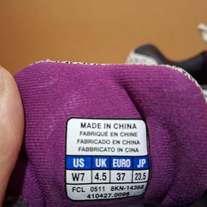 Жіночі фірмові кросівки Mizuno
