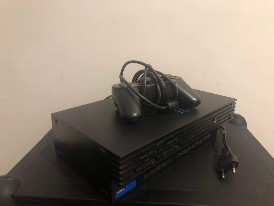 PLAYSTATION 2 sprawne w stanie jak na zdjęciu pad plus mikrofon i gra