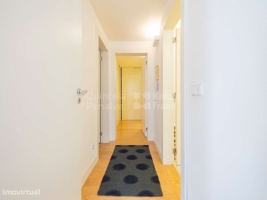 Apartamento T3 para arrendamento sem móveis na Misericórdia
