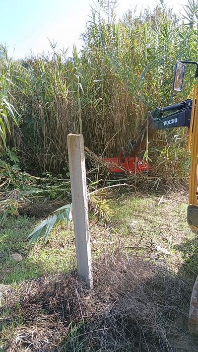 Serviço de mini-giratória e basculante
