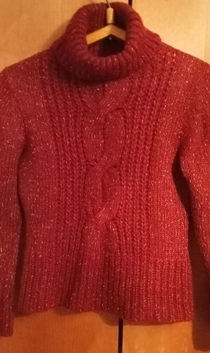 Пиджаки и свитера.