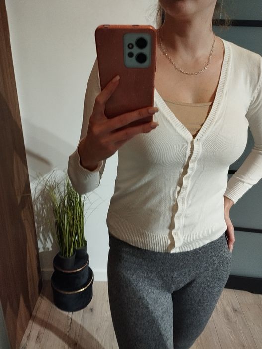 Biały ciepły zapinany guziki sweter kaszmir na zimę kremowy 36 38 S M