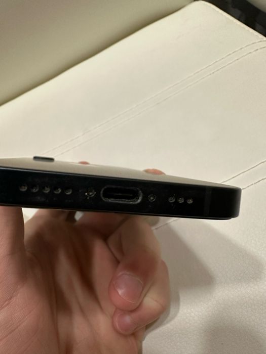 Продам Iphone 16e