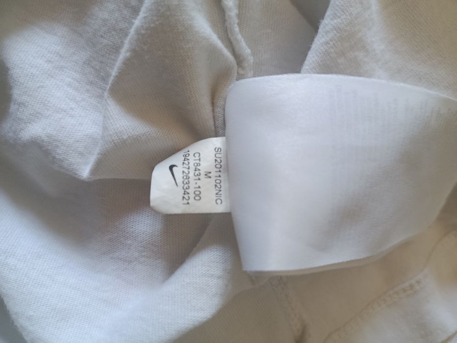 Tshert The NIKE Tee