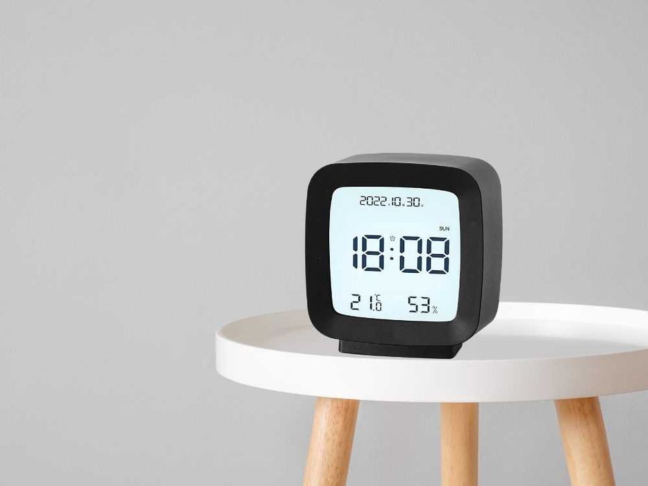 Zegar budzik z datą i temperaturą z funkcją drzemki czarny