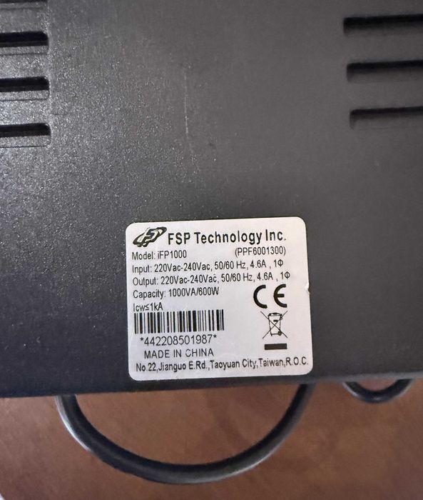 UPS FSP iFP 1000 LCD | 1000VA / 600W | Sprawny | Gniazda PL + IEC