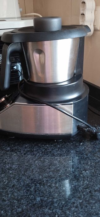 Robot cozinha Ariston Hotpoint