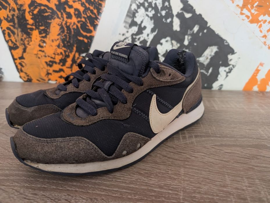 nike venture runner