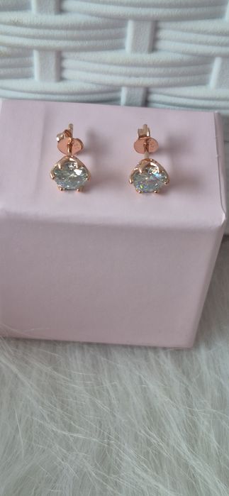 Srebrne kolczyki z jasnoniebieskim moissanitem 1ct x 2