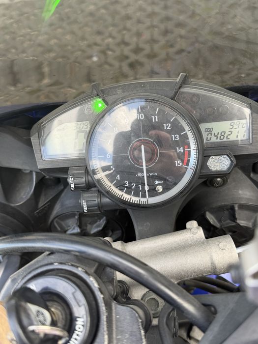 Yamaha YZF R1 —-