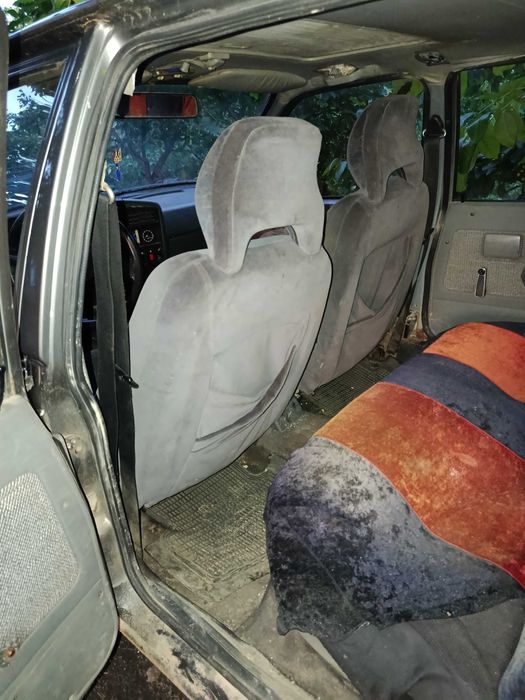 Сідушки автомобільні