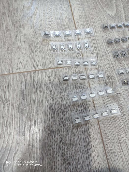 Gniazda  micro usb do wlutu duży zestaw różne