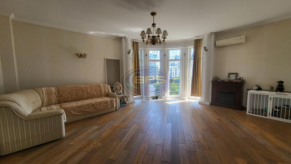 Квартира 3-кімнатна біля Театру Музкомедії