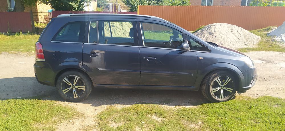 Продам авто опель зафіра б або обміняю на дешевше авто з вашою доплато