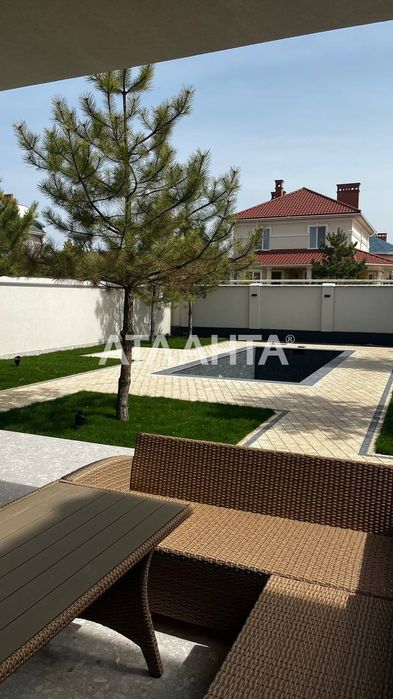 В продаже добротный дом в Совиньоне 4 спальни, бассейн