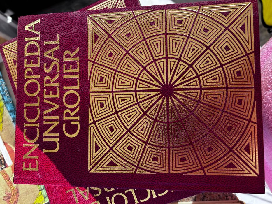 Enciclopédia completa Universal Grolier