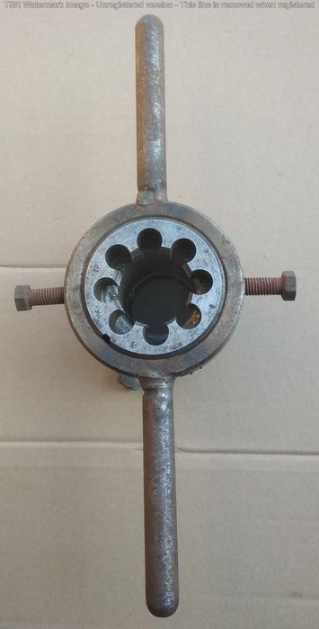 Приспособление для нарезки трубной резьбы с плашкой 1 1/4"