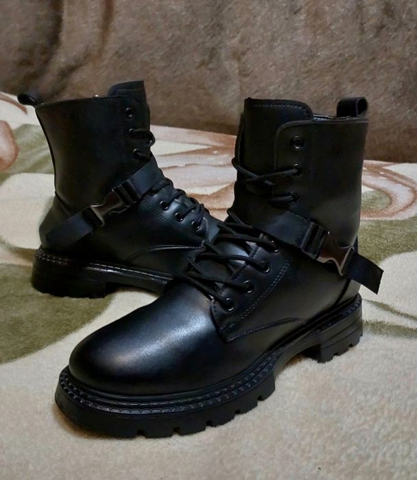 Женские кожаные теплые ботинки