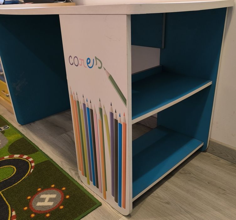 Conjunto secretária/mesa de cabeceira/tapete para quarto de criança