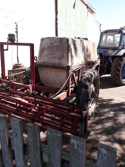 Продам оприскувач ОП2000